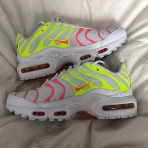 Nike Air Max Plus SE Hot Punch